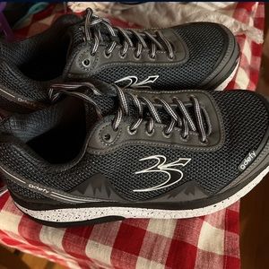 Gravity Defy women’s wide size 7